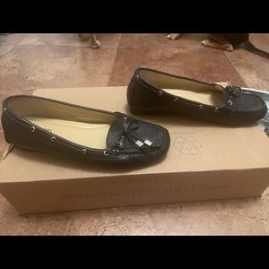 Women’s size 8 Michael Kors leather loafers